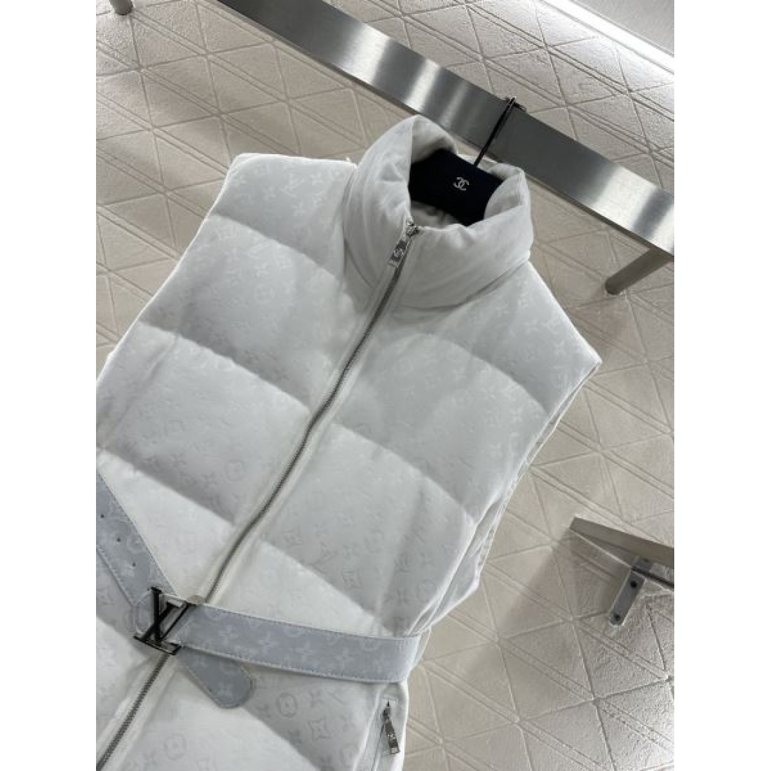 魅力的 プレミアム ルイヴィトン LOUIS VUITTON コピー ダウンジャケット 上品 エレガント