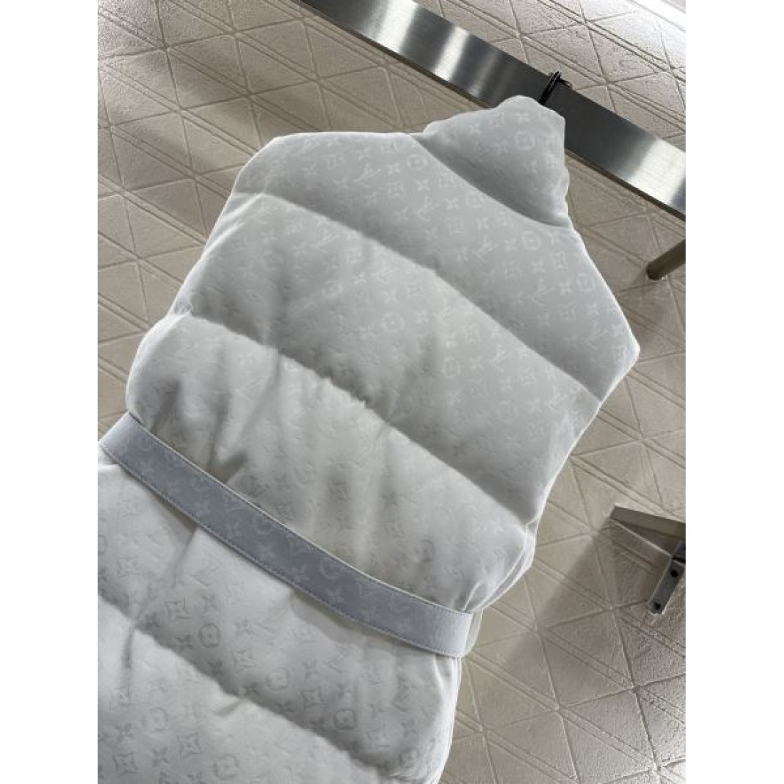 魅力的 プレミアム ルイヴィトン LOUIS VUITTON コピー ダウンジャケット 上品 エレガント