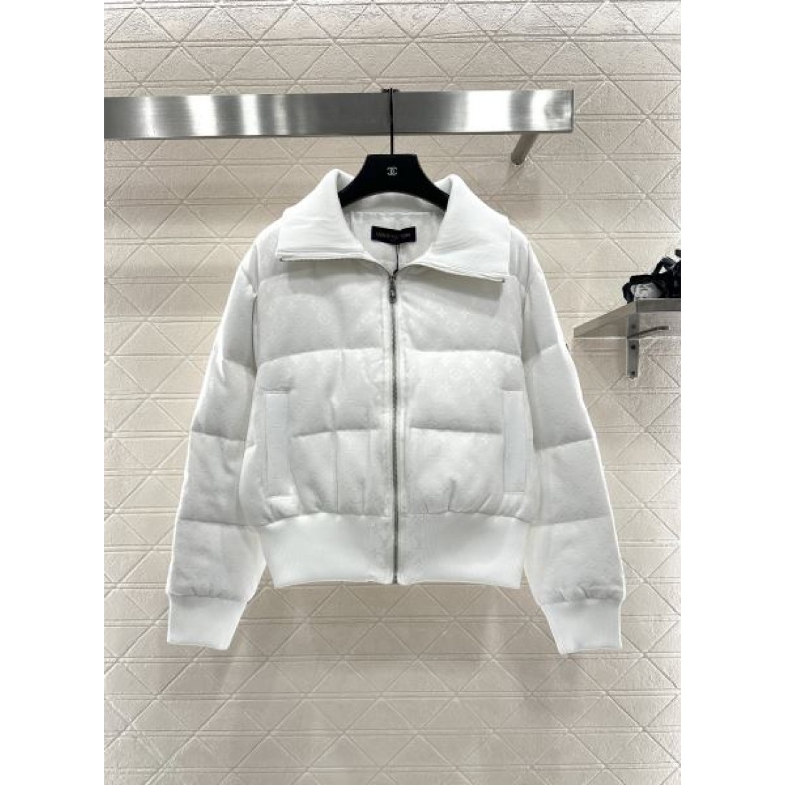 上質 洗練 ルイヴィトン LOUIS VUITTON コピー ダウンジャケット モダン クラシック