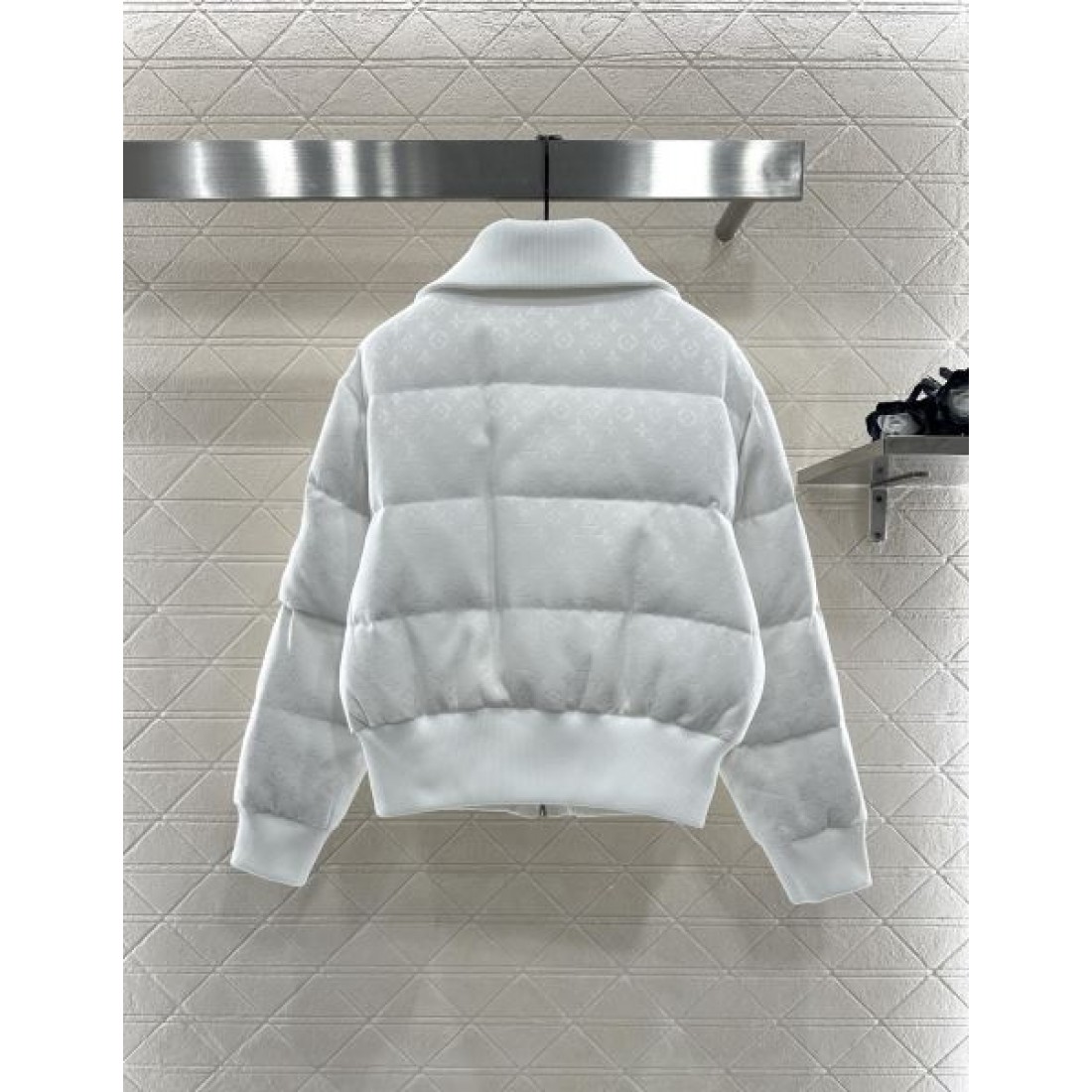 上質 洗練 ルイヴィトン LOUIS VUITTON コピー ダウンジャケット モダン クラシック