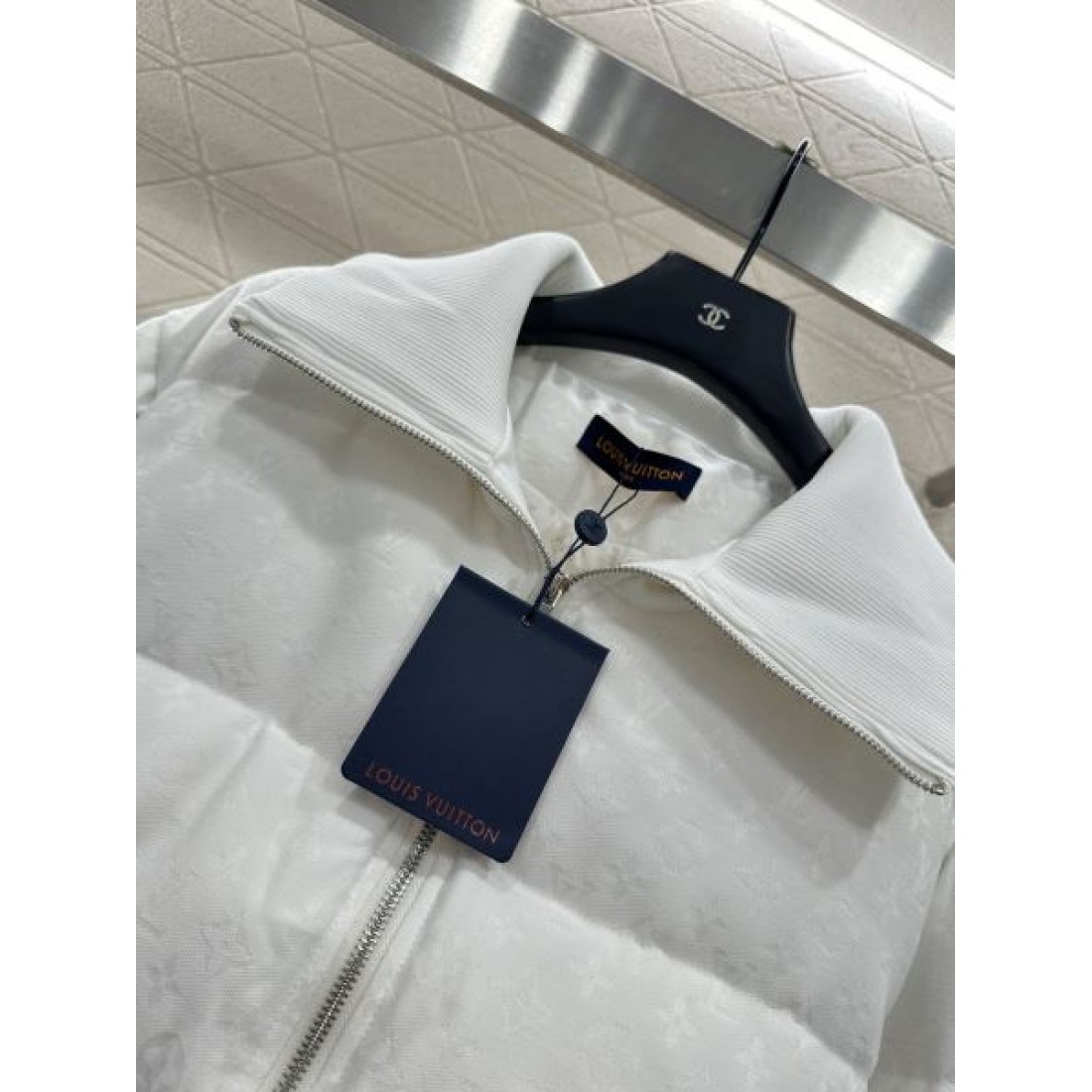 上質 洗練 ルイヴィトン LOUIS VUITTON コピー ダウンジャケット モダン クラシック