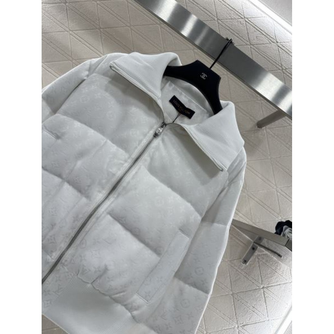 上質 洗練 ルイヴィトン LOUIS VUITTON コピー ダウンジャケット モダン クラシック