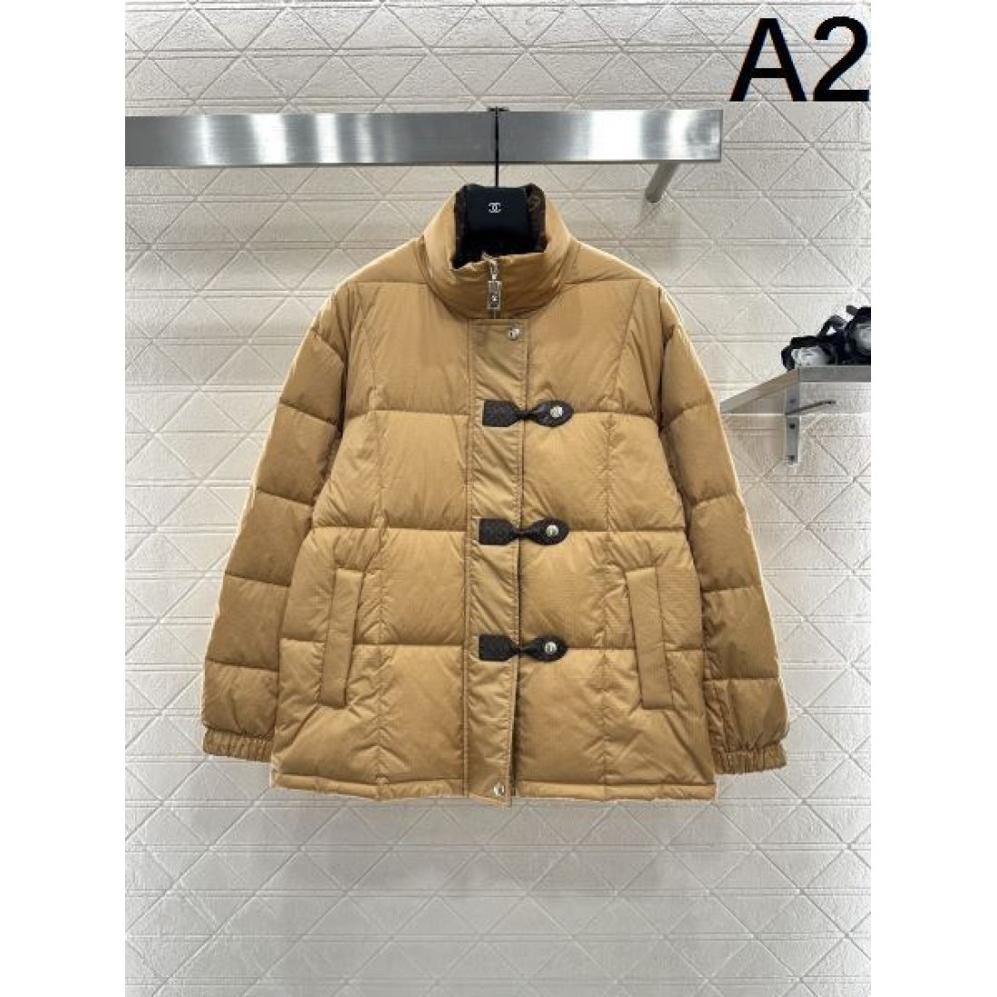 スタイリッシュ 高級感 ルイヴィトン LOUIS VUITTON コピー ダウンジャケット 洗練 逸品