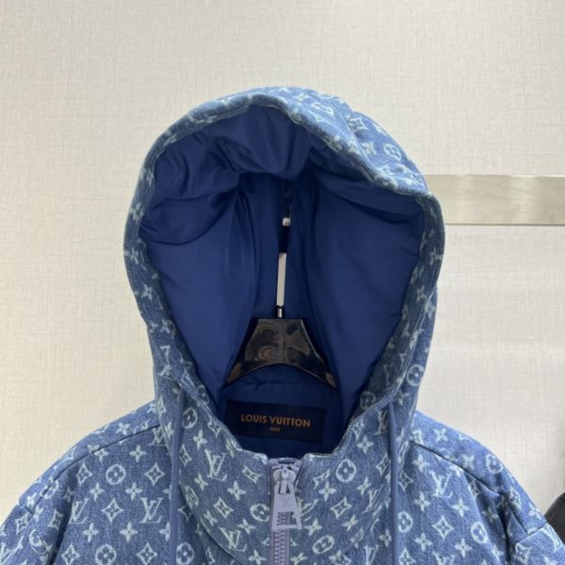 モード感 洗練 上質 ルイヴィトン LOUIS VUITTON コピー ダウンジャケット 特別モデル