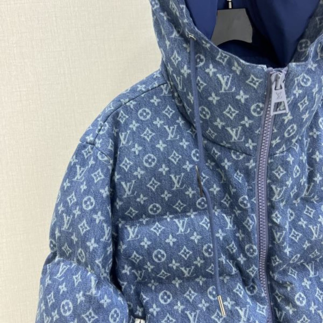 モード感 洗練 上質 ルイヴィトン LOUIS VUITTON コピー ダウンジャケット 特別モデル