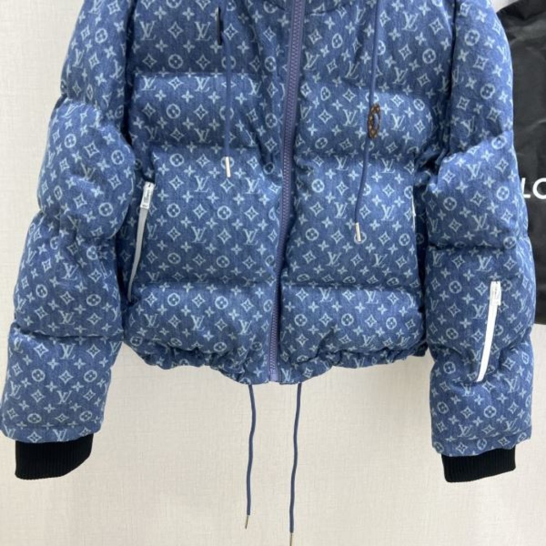 モード感 洗練 上質 ルイヴィトン LOUIS VUITTON コピー ダウンジャケット 特別モデル