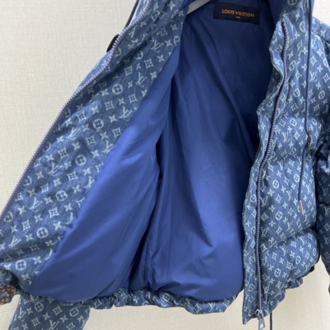 モード感 洗練 上質 ルイヴィトン LOUIS VUITTON コピー ダウンジャケット 特別モデル