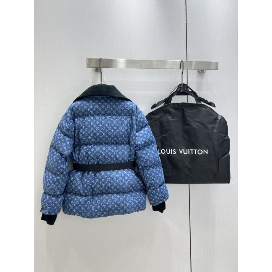 ラグジュアリー 高級感 洗練 ルイヴィトン LOUIS VUITTON コピー ダウンジャケット 最新作