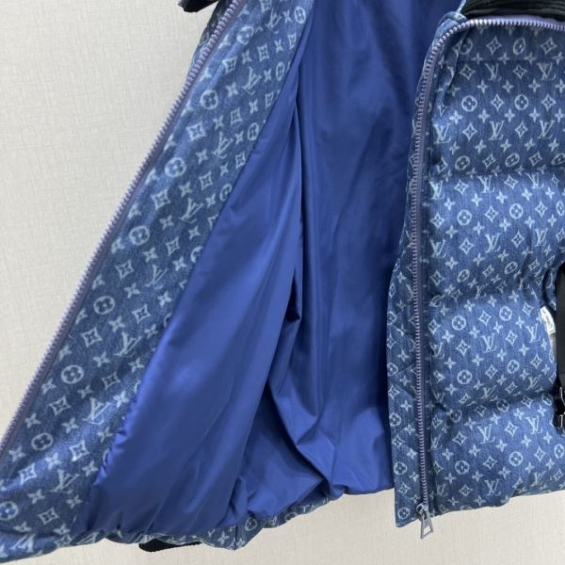 ラグジュアリー 高級感 洗練 ルイヴィトン LOUIS VUITTON コピー ダウンジャケット 最新作