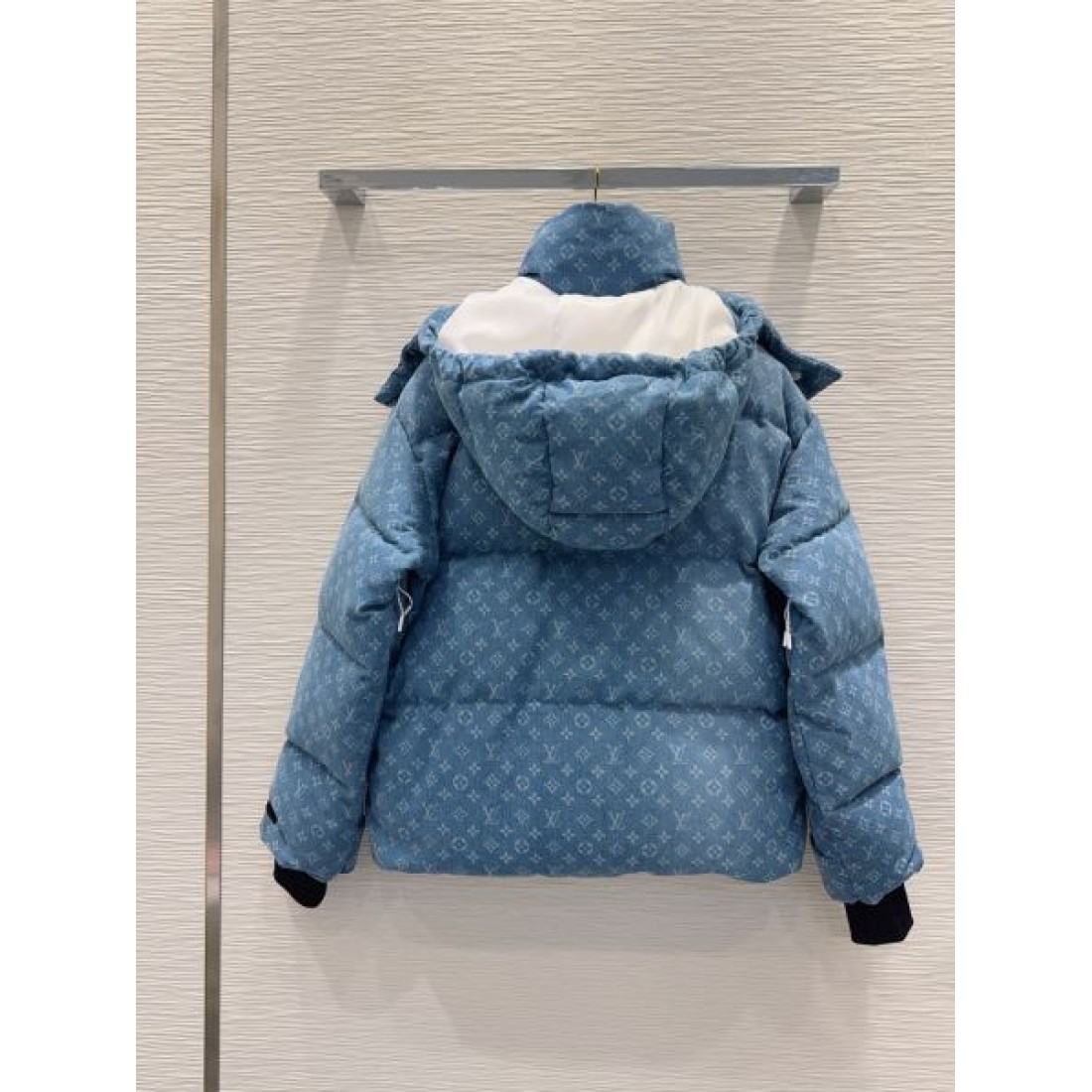 光沢感 プレミアム 防寒性高い モンクレール MONCLER コピー ダウンジャケット 冬仕様