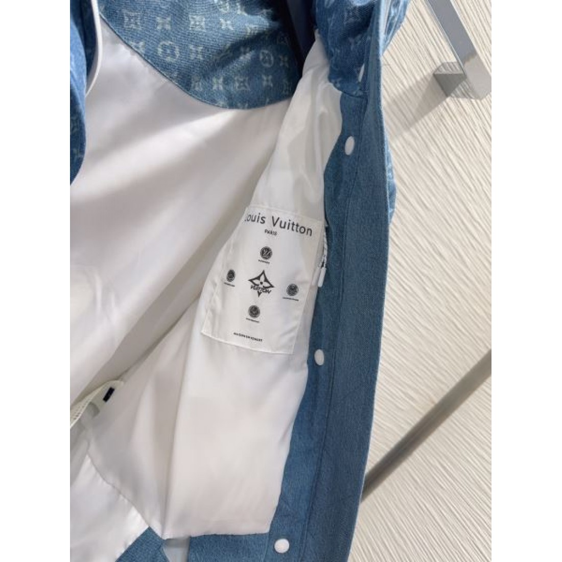 光沢感 プレミアム 防寒性高い モンクレール MONCLER コピー ダウンジャケット 冬仕様