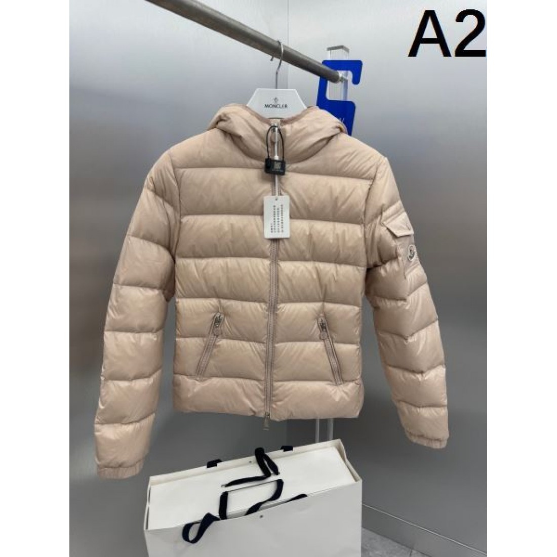 クラシック 大人向け 高機能 モンクレール MONCLER コピー ダウンジャケット 人気モデル