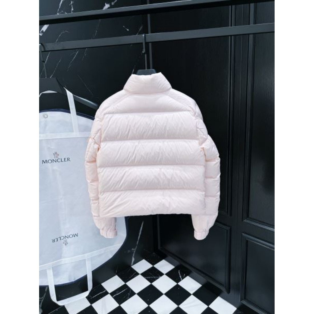上質 軽量 洗練 モンクレール MONCLER コピー ダウンジャケット 新作