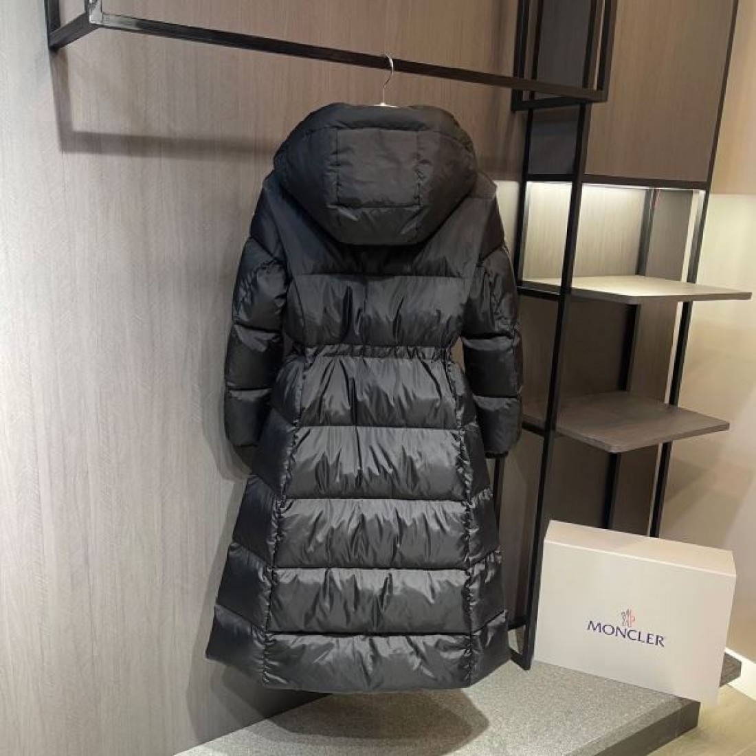 高級感 保温性抜群 エレガント モンクレール MONCLER コピー ダウンジャケット 最新モデル