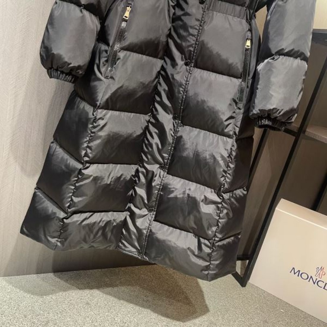 高級感 保温性抜群 エレガント モンクレール MONCLER コピー ダウンジャケット 最新モデル