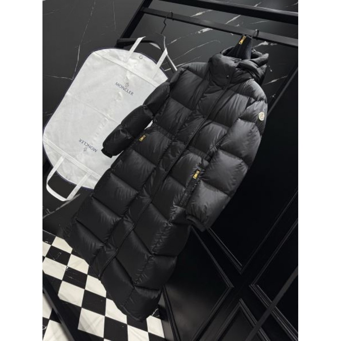 光沢感 高耐久 エレガント モンクレール MONCLER コピー ダウンジャケット 人気モデル