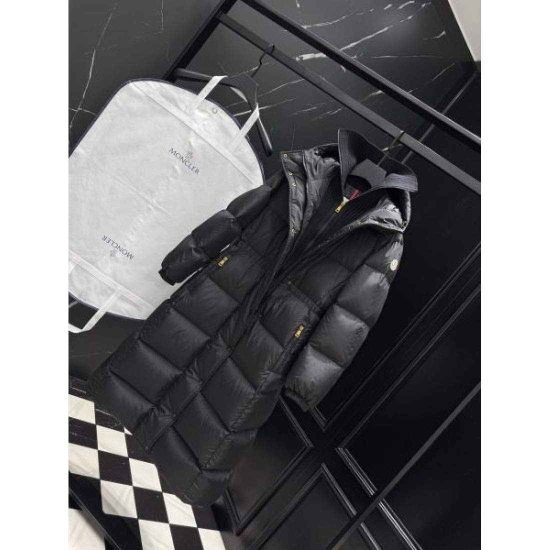 光沢感 高耐久 エレガント モンクレール MONCLER コピー ダウンジャケット 人気モデル