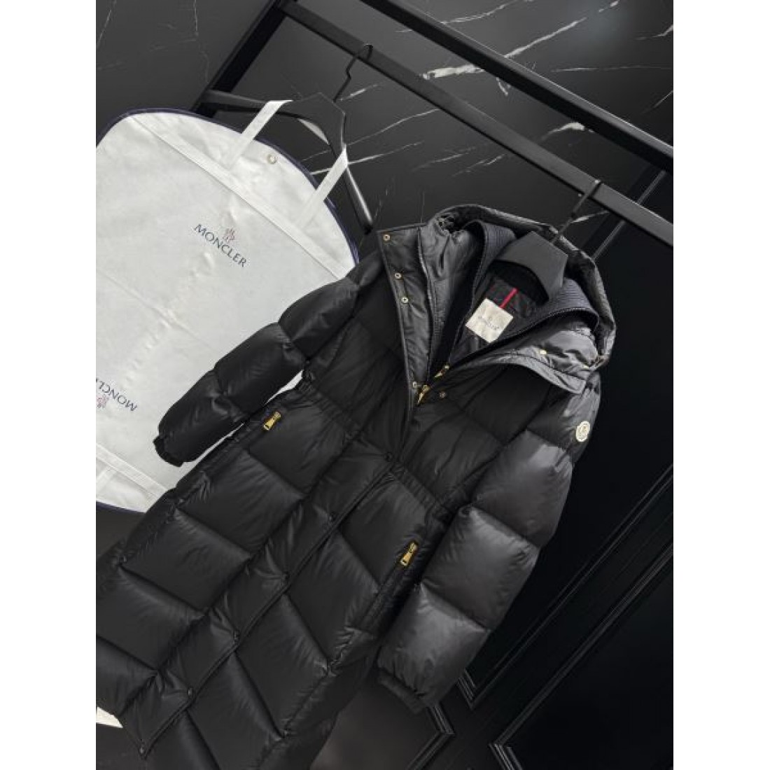 光沢感 高耐久 エレガント モンクレール MONCLER コピー ダウンジャケット 人気モデル