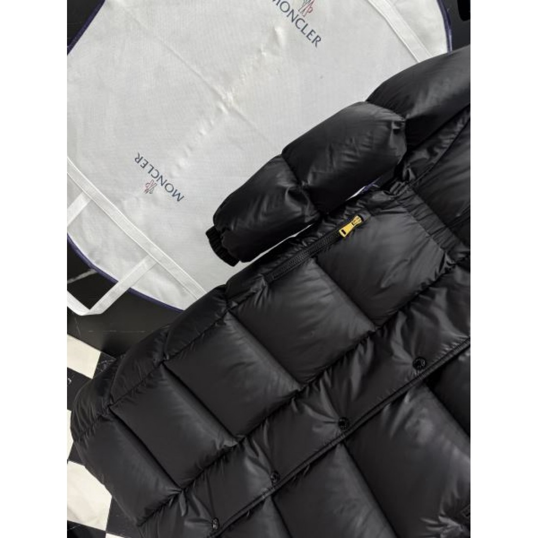 光沢感 高耐久 エレガント モンクレール MONCLER コピー ダウンジャケット 人気モデル