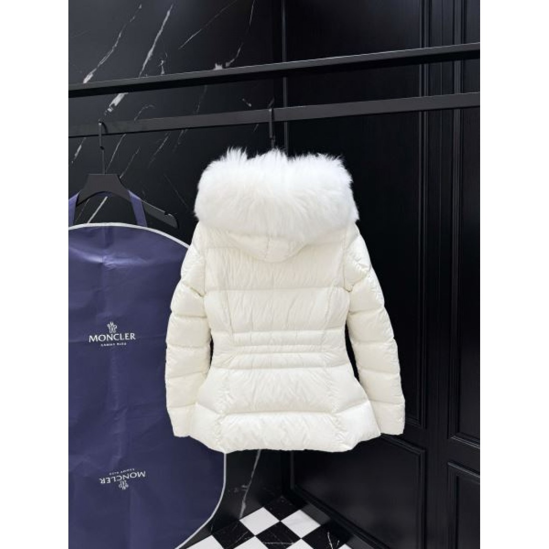 洗練 クラシック アイコニック モンクレール MONCLERコピー  ダウンジャケット 正規風