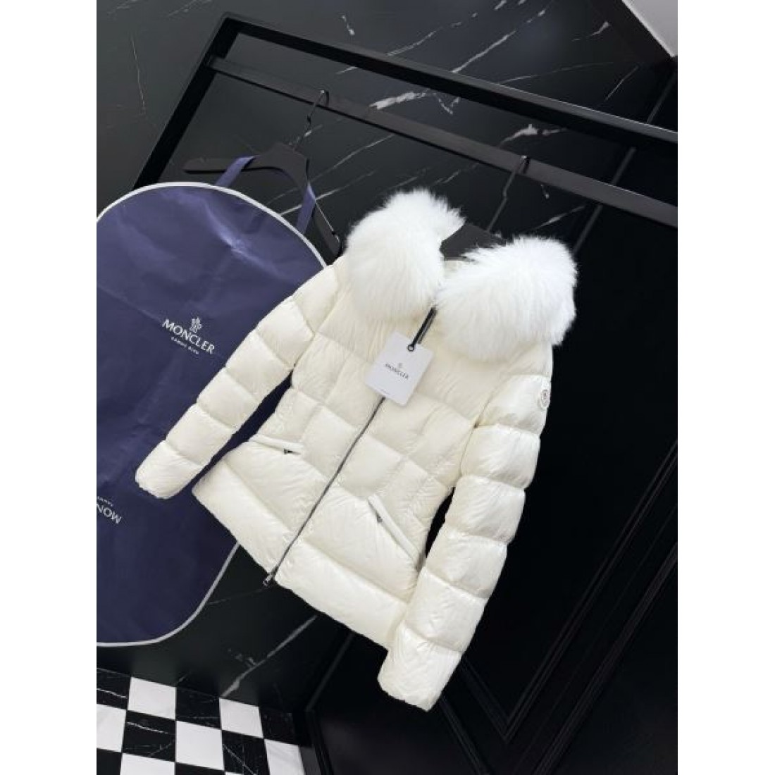 洗練 クラシック アイコニック モンクレール MONCLERコピー  ダウンジャケット 正規風