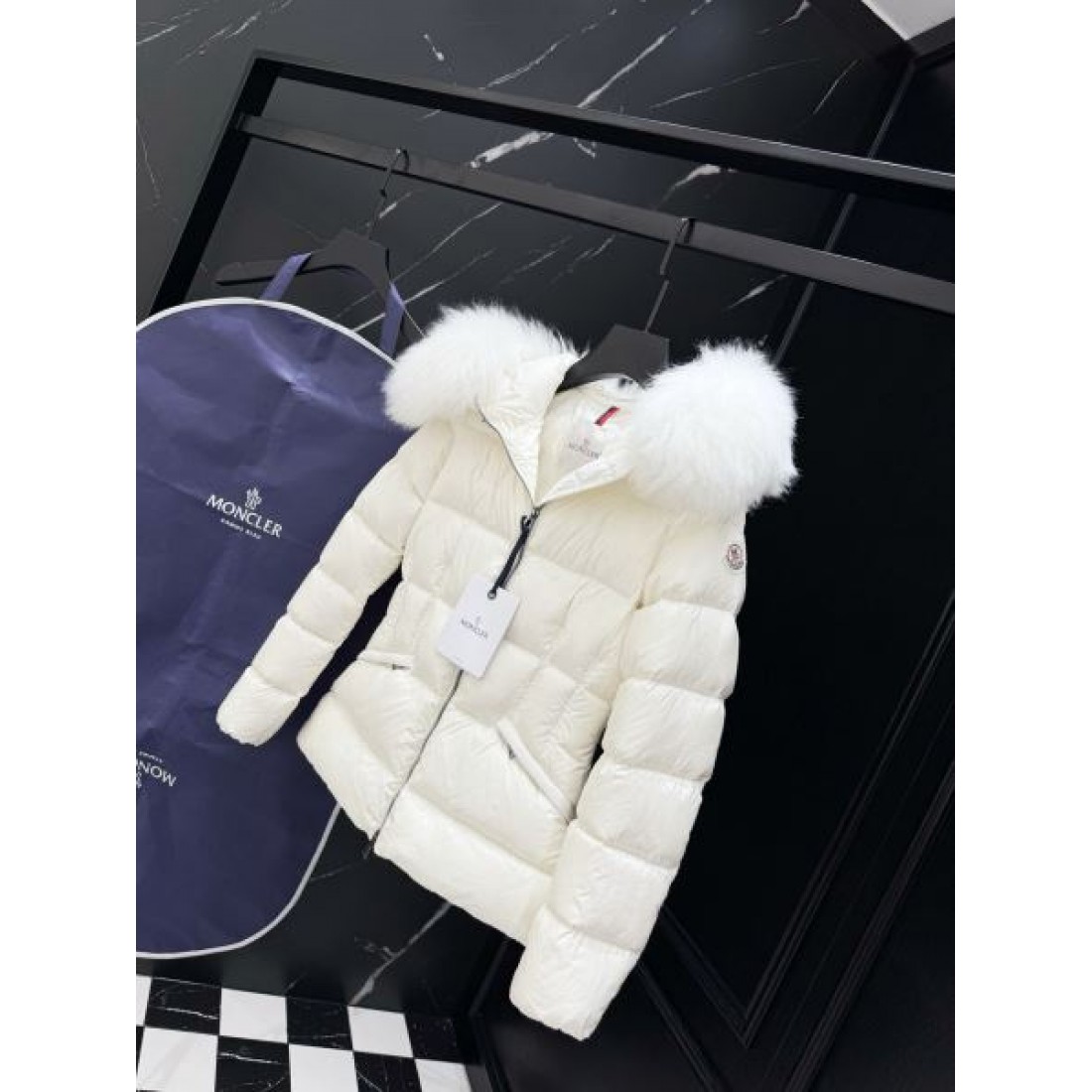 洗練 クラシック アイコニック モンクレール MONCLERコピー  ダウンジャケット 正規風