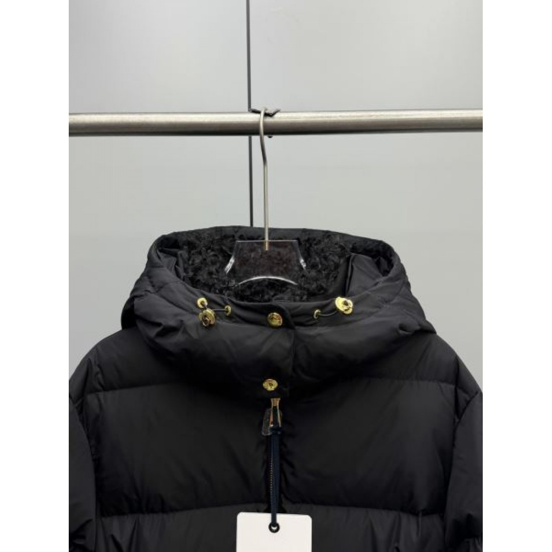 上品 圧倒的 人気急上昇 モンクレール MONCLER コピー ダウンジャケット 最新型