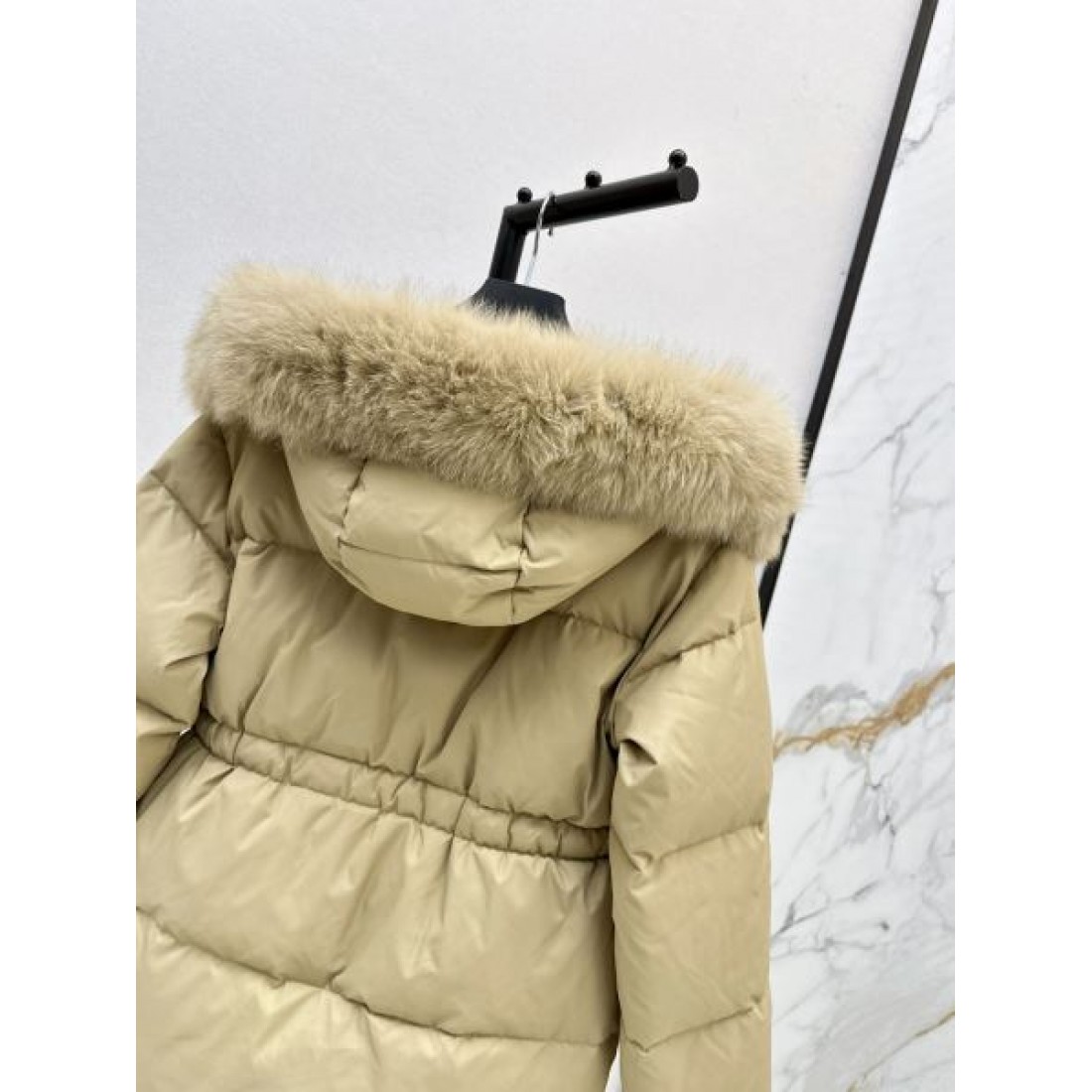 スタイリッシュ 高品質 軽量 プラダ PRADA コピー ダウンジャケット 限定デザイン