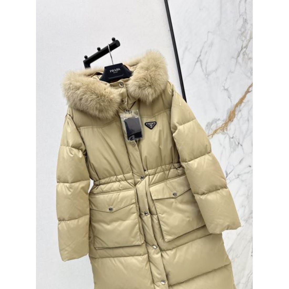高級感 洗練 大人気 プラダ PRADA コピー ダウンジャケット 最新モデル