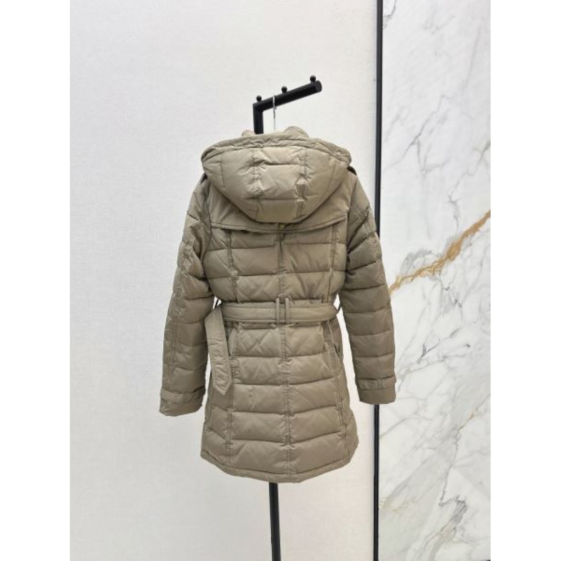 エレガント バーバリー BURBERRY コピー ダウンジャケット 上品 優雅