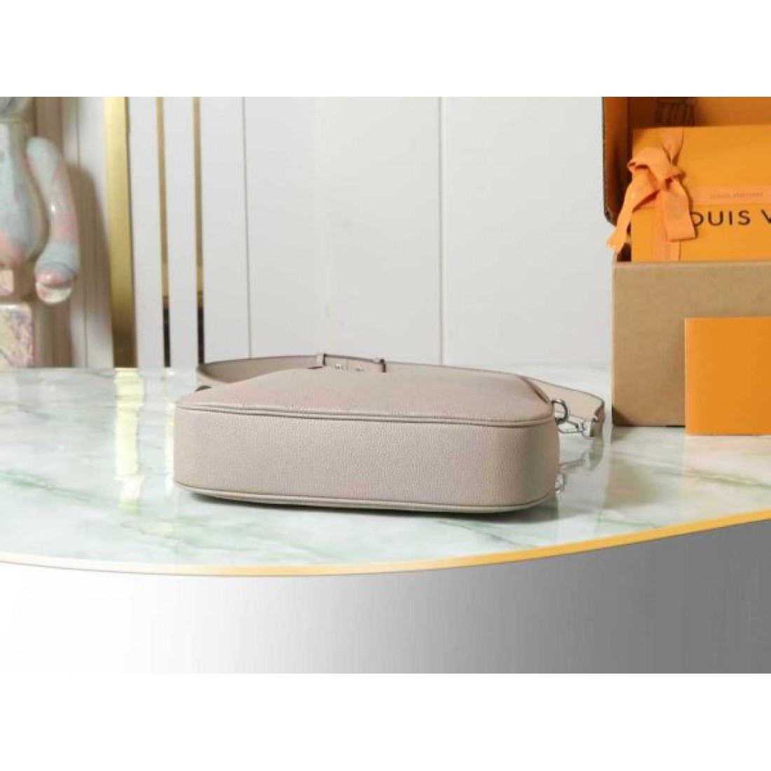 きれいめで 大人っぽい ルイヴィトン LOUIS VUITTON コピー トートバッグ 上質な 