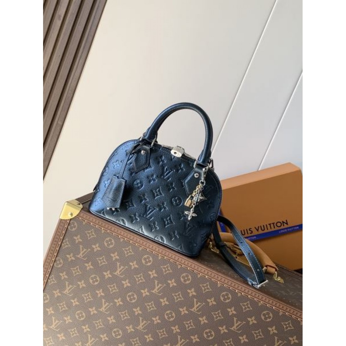 華やかで 上品な ルイヴィトン LOUIS VUITTON コピー トートバッグ 優雅な