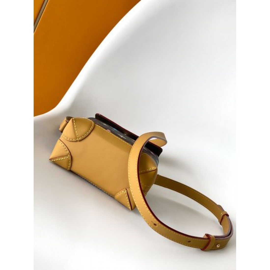 モダンで 洗練された ルイヴィトン LOUIS VUITTON コピー トートバッグ スタイリッシュな