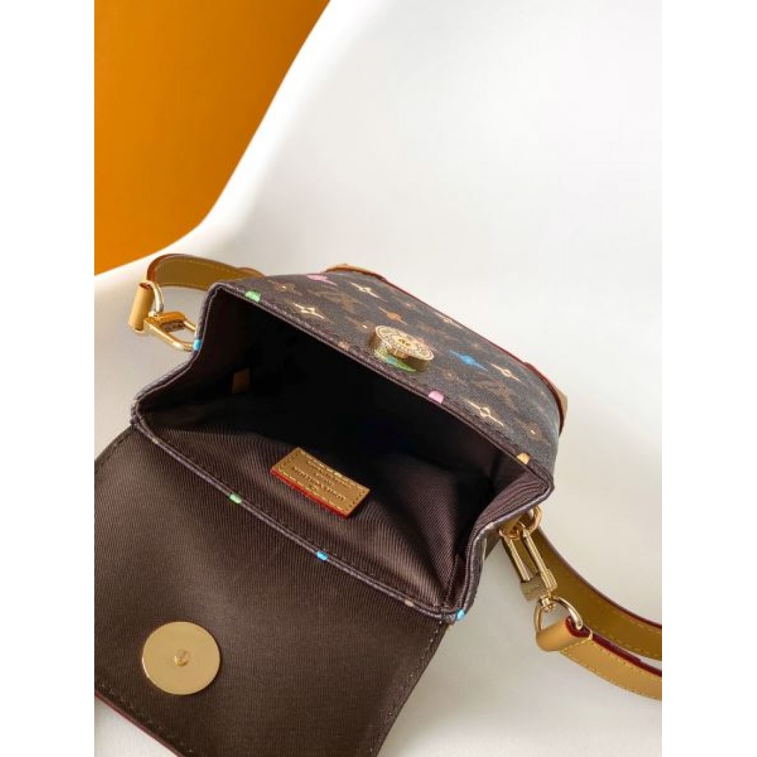 モダンで 洗練された ルイヴィトン LOUIS VUITTON コピー トートバッグ スタイリッシュな