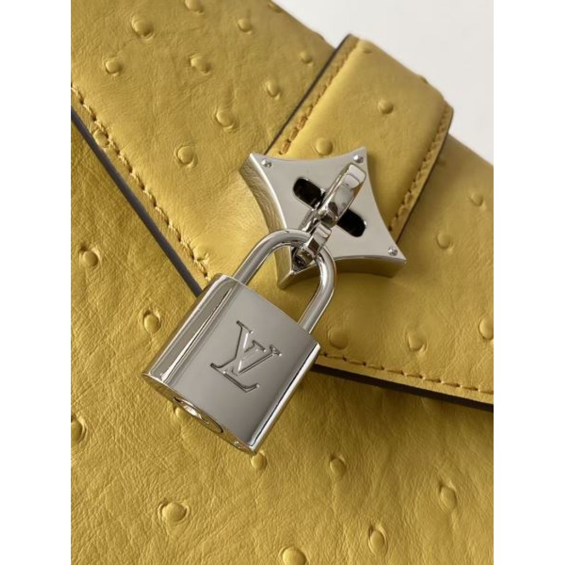 クラシックで 格調高い ルイヴィトン LOUIS VUITTON コピー トートバッグ 重厚感のある