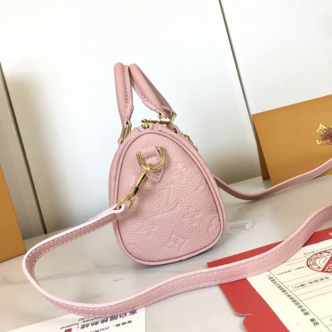 シンプルで 洗練された ルイヴィトン LOUIS VUITTON コピー トートバッグ スタイリッシュな