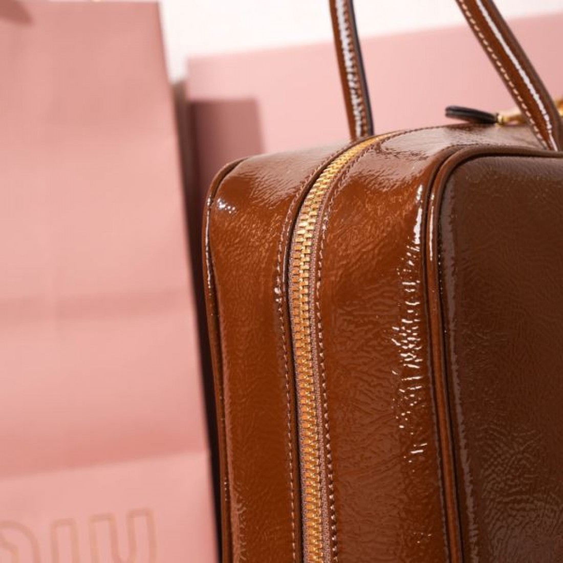 清楚な やさしい ミュウミュウ MIU MIU コピー トートバッグ 軽やかな 上品な