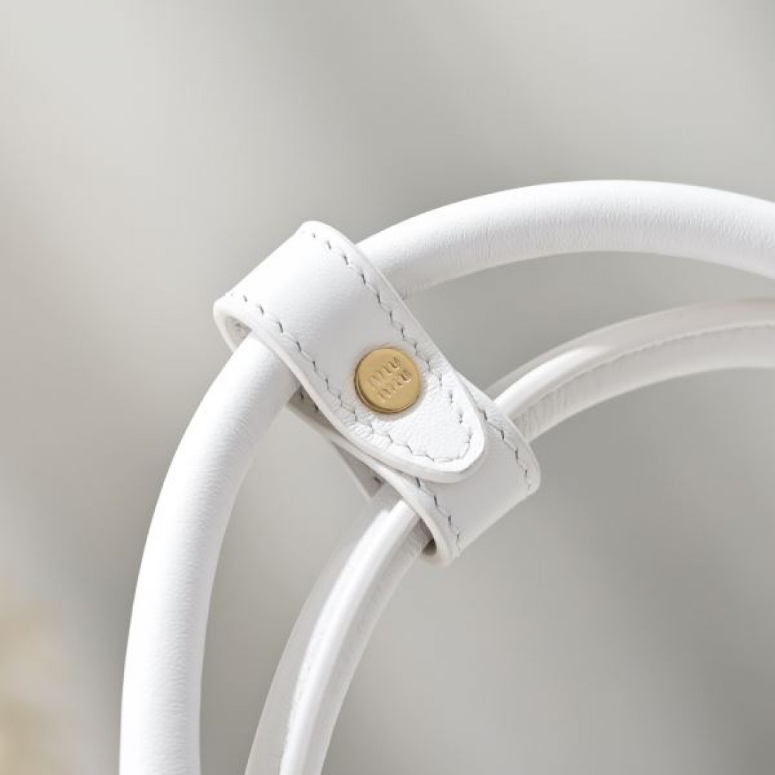 ガーリーで かわいい ミュウミュウ MIU MIU コピー トートバッグ 華やかな