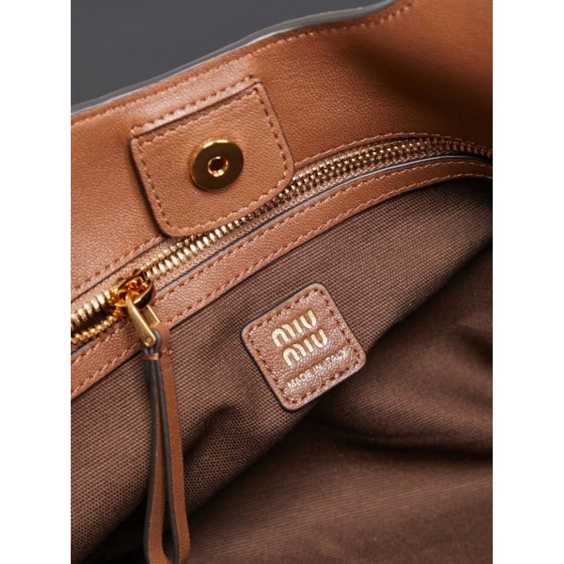 軽やかな 柔らかい ミュウミュウ MIU MIU コピー トートバッグ 女性らしい 