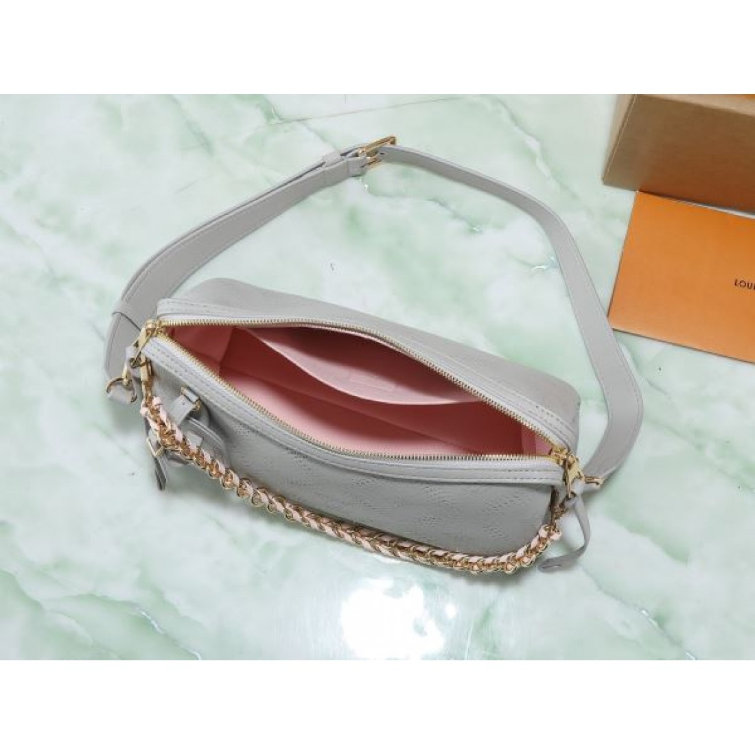 大人っぽい 落ち着いた イヴサンローラン YSL コピー トートバッグ スタイリッシュな