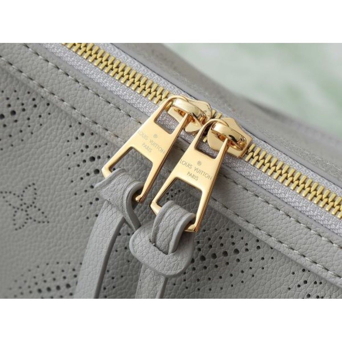 大人っぽい 落ち着いた イヴサンローラン YSL コピー トートバッグ スタイリッシュな