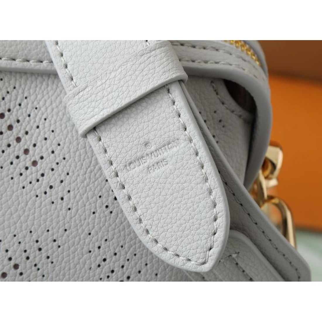 大人っぽい 落ち着いた イヴサンローラン YSL コピー トートバッグ スタイリッシュな