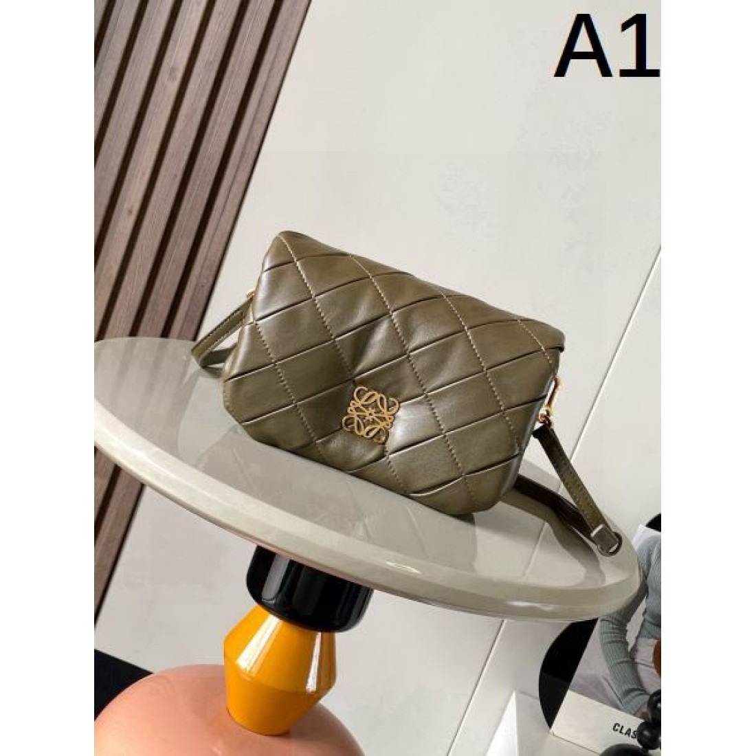 リュクス 落ち着きのある 風格 ロエベ LOEWE コピー ショルダーバッグ