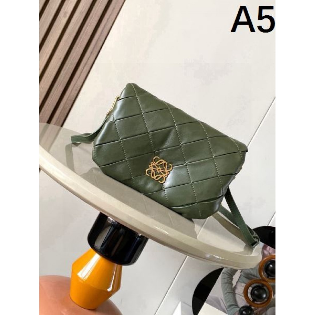  リュクス 落ち着きのある 風格 ロエベ LOEWE コピー ショルダーバッグ 