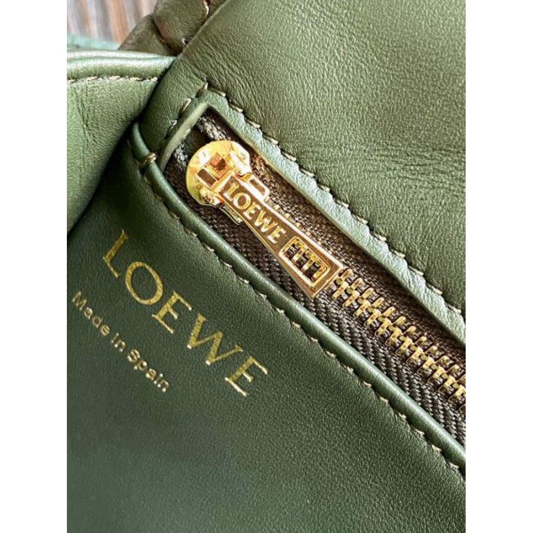  リュクス 落ち着きのある 風格 ロエベ LOEWE コピー ショルダーバッグ 