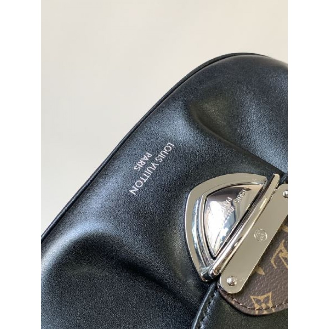 繊細 シック 重厚 ルイヴィトン LOUIS VUITTON コピー ショルダーバッグ 落ち着いた