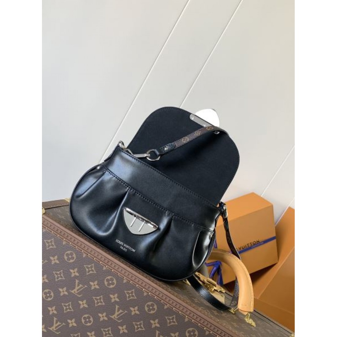 繊細 シック 重厚 ルイヴィトン LOUIS VUITTON コピー ショルダーバッグ 落ち着いた