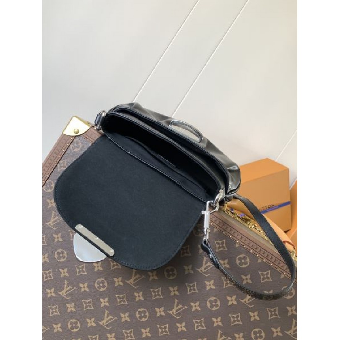 繊細 シック 重厚 ルイヴィトン LOUIS VUITTON コピー ショルダーバッグ 落ち着いた