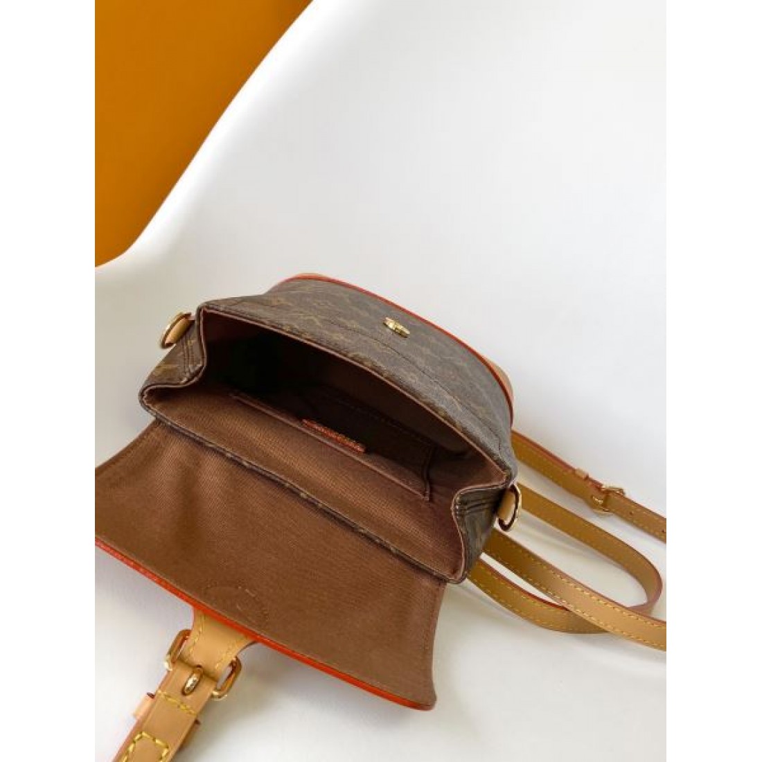 上品 プレミアム ルイヴィトン LOUIS VUITTON コピー バックパック スタイリッシュ モダン