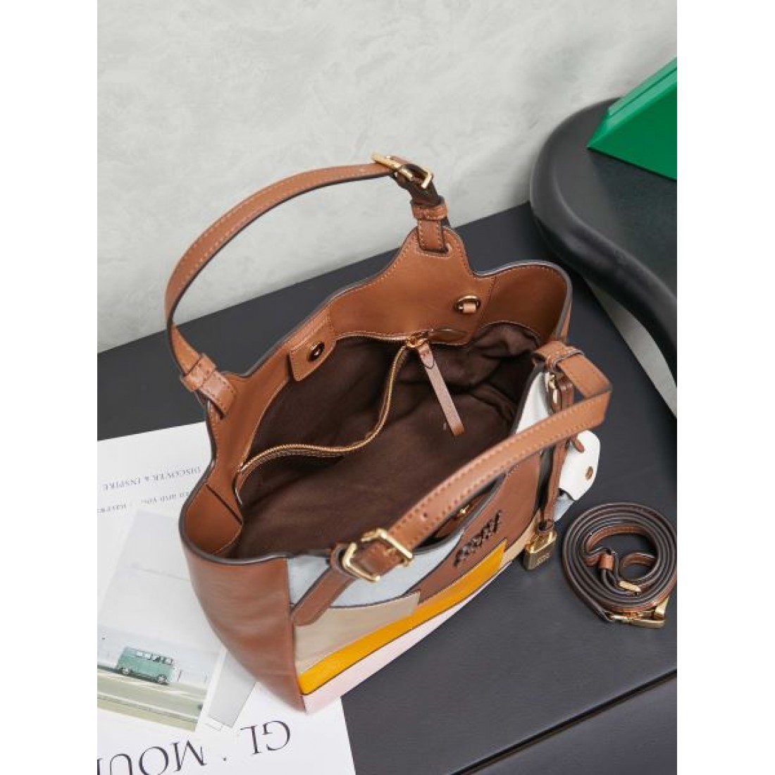 軽快で おしゃれな ミュウミュウ MIU MIU コピー トートバッグ エレガントな 